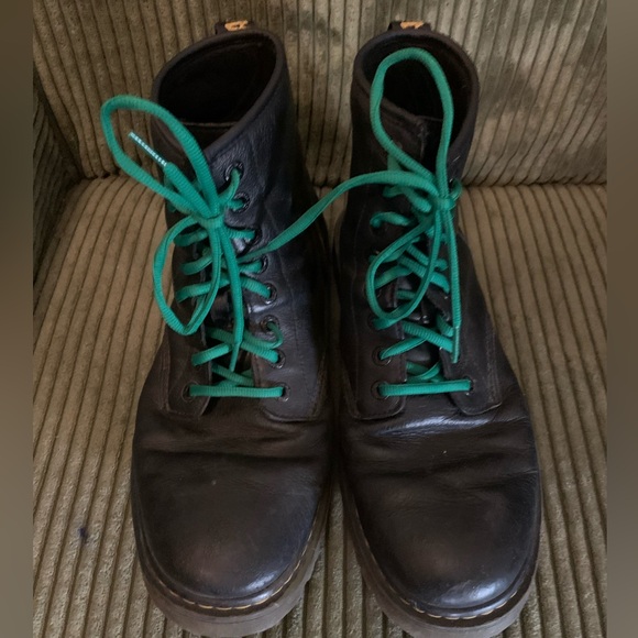 Doc Martens Awley Airwave Boots with Green Laces - Picture 1 of 6